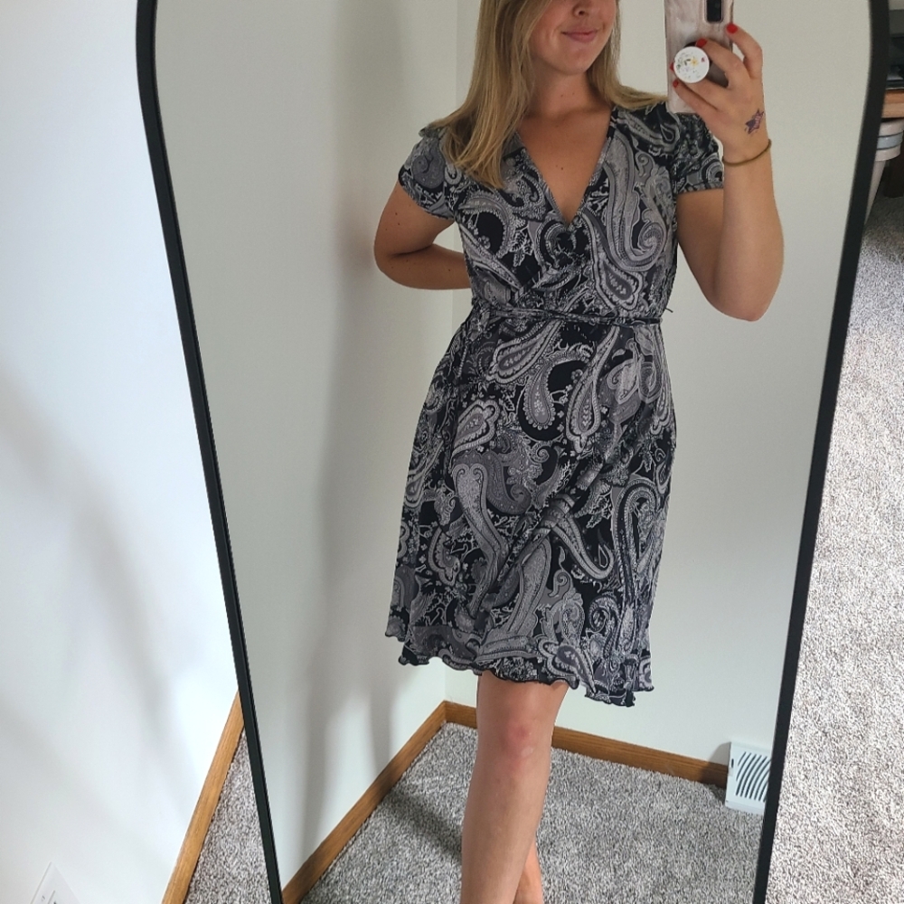 Elegant Black and Gray Paisley Wrap Dress V-neck